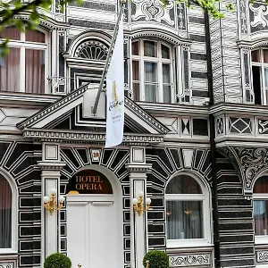 **** Hotel Opera Německo